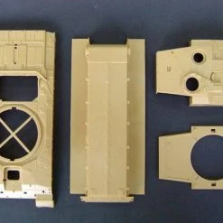 00323 | Trumpeter 1/35 British Challenger 2 (Iraq 2003) Main Battle Tank Scaled Plastic Model Kit -Mini Crafters Store TRU 00323 54 1200x800 1