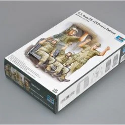 00417 | Trumpeter 1/35 US Vietnam CH-47 Chinook Crew Scaled Plastic Model Kit -Mini Crafters Store TRU 00417 52 1200x800 1