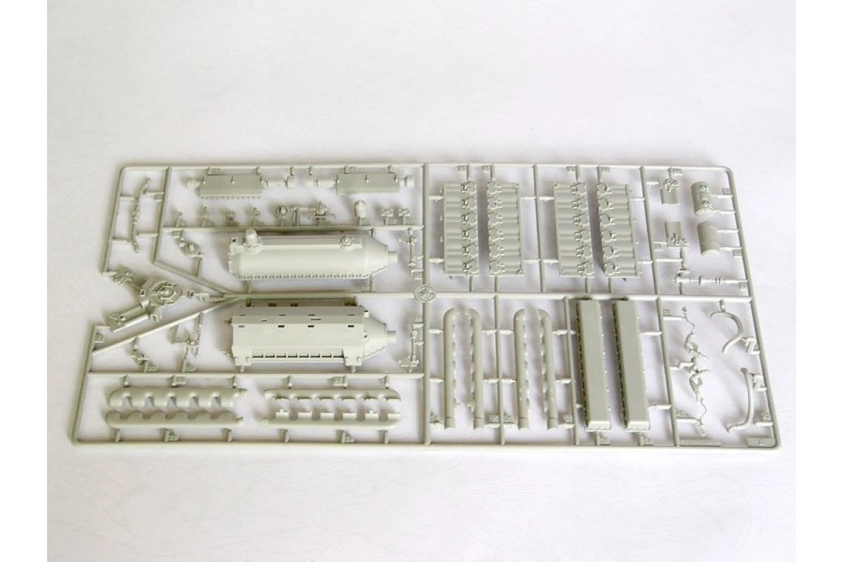 00904 | Trumpeter 1/16 1944 T-34/85 Type 147 Factory Medium Tank Scaled Plastic Model Kit 17 00904 | Trumpeter 1/16 1944 T-34/85 Type 147 Factory Medium Tank Scaled Plastic Model Kit - Image 15