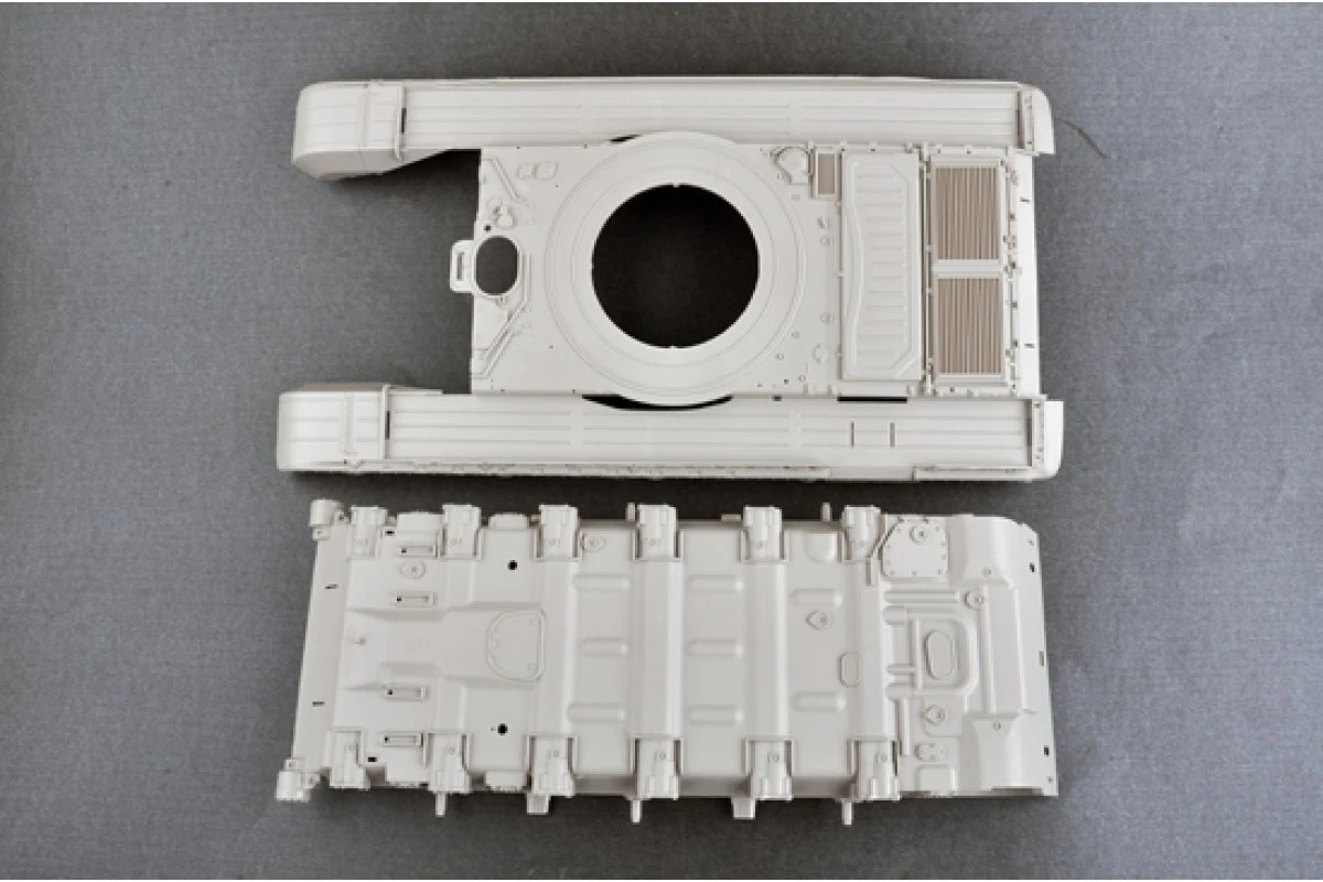 00925 | Trumpeter 1/16 Russian T-72B1 W/ Kontakt-1 Reactive Armor Main Battle Tank Scaled Plastic Model Kit 10 00925 | Trumpeter 1/16 Russian T-72B1 W/ Kontakt-1 Reactive Armor Main Battle Tank Scaled Plastic Model Kit - Image 8
