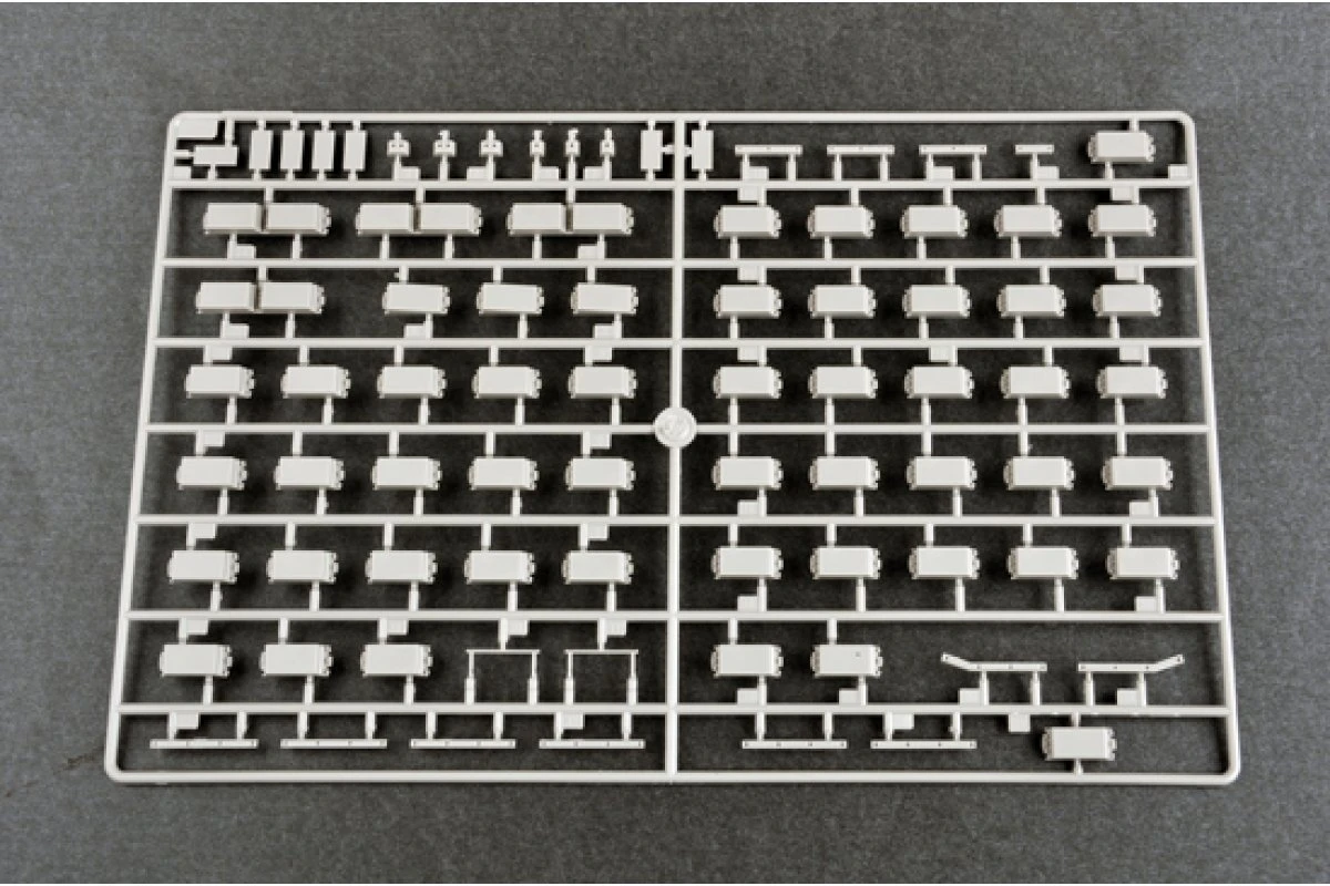 00925 | Trumpeter 1/16 Russian T-72B1 W/ Kontakt-1 Reactive Armor Main Battle Tank Scaled Plastic Model Kit 13 00925 | Trumpeter 1/16 Russian T-72B1 W/ Kontakt-1 Reactive Armor Main Battle Tank Scaled Plastic Model Kit - Image 11