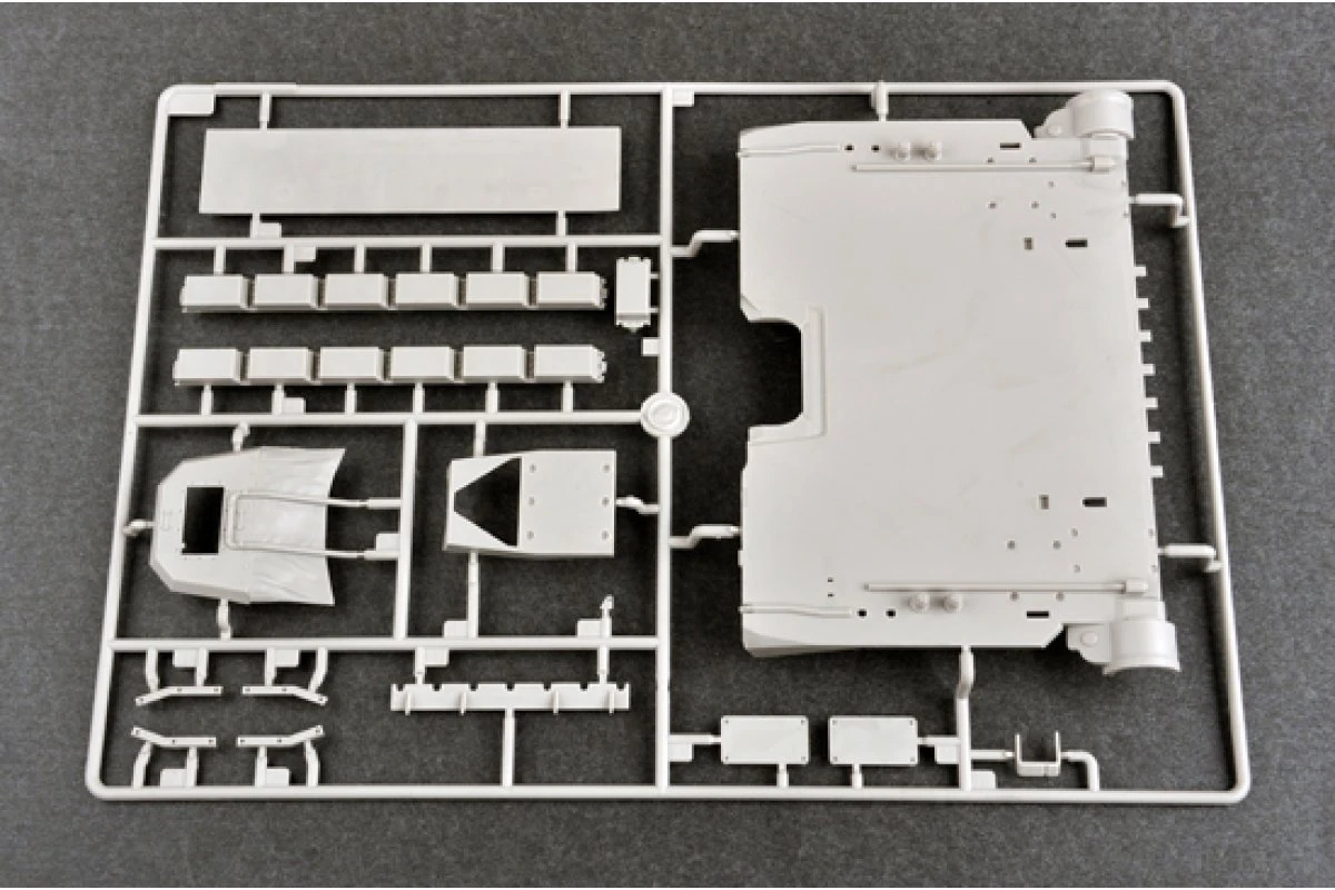 00925 | Trumpeter 1/16 Russian T-72B1 W/ Kontakt-1 Reactive Armor Main Battle Tank Scaled Plastic Model Kit 17 00925 | Trumpeter 1/16 Russian T-72B1 W/ Kontakt-1 Reactive Armor Main Battle Tank Scaled Plastic Model Kit - Image 15