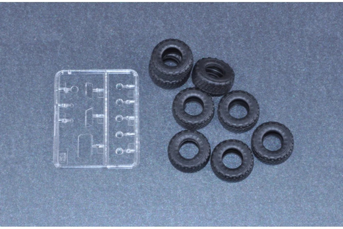 01506 | Trumpeter 1/35 Canadian Husky 6x6 AVGP (Improved Version) Armoured Vehical Scaled Plastic Model Kit 4 01506 | Trumpeter 1/35 Canadian Husky 6x6 AVGP (Improved Version) Armoured Vehical Scaled Plastic Model Kit - Image 2