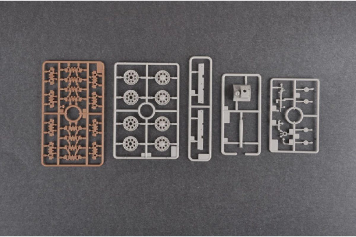 01568 | Trumpeter 1/35 Soviet KV-8S Welded Turret Tank Scaled Plastic Model Kit 9 01568 | Trumpeter 1/35 Soviet KV-8S Welded Turret Tank Scaled Plastic Model Kit - Image 7