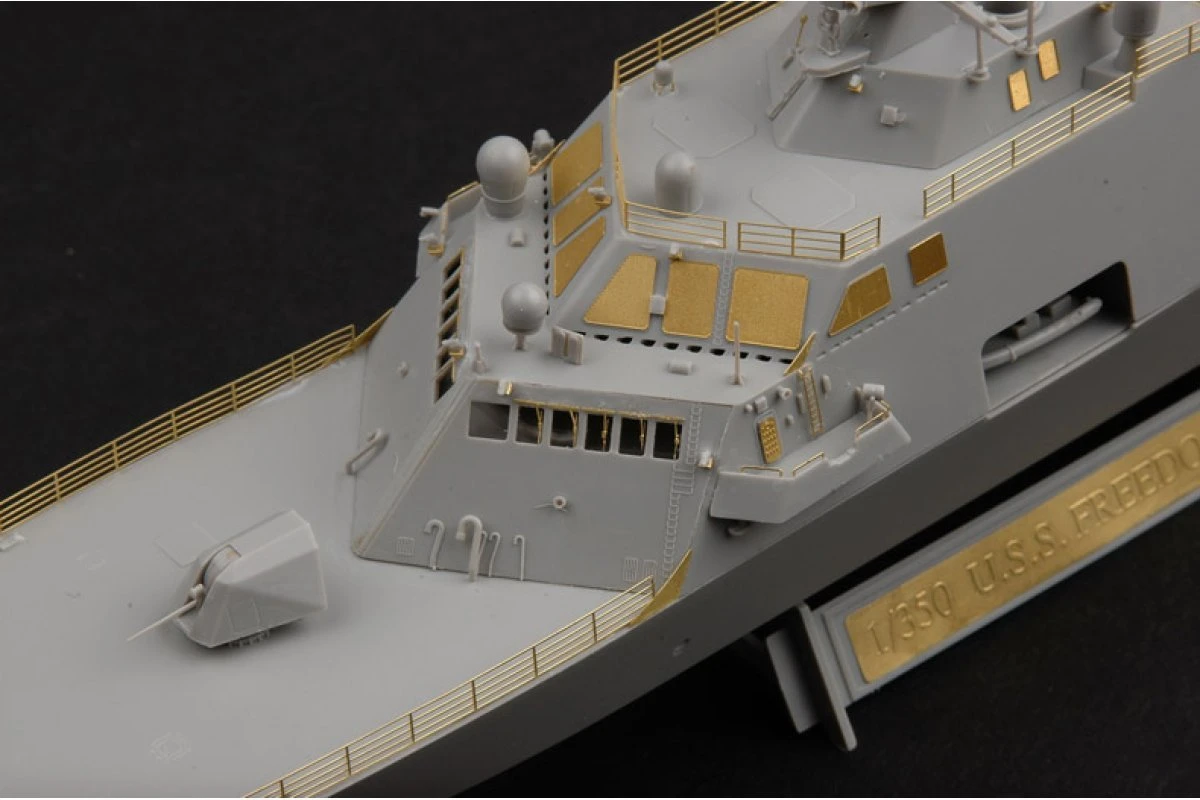 04549 | Trumpeter 1/350 USS Freedom LCS-1 Plastic Model Kit 5 04549 | Trumpeter 1/350 USS Freedom LCS-1 Plastic Model Kit - Image 3