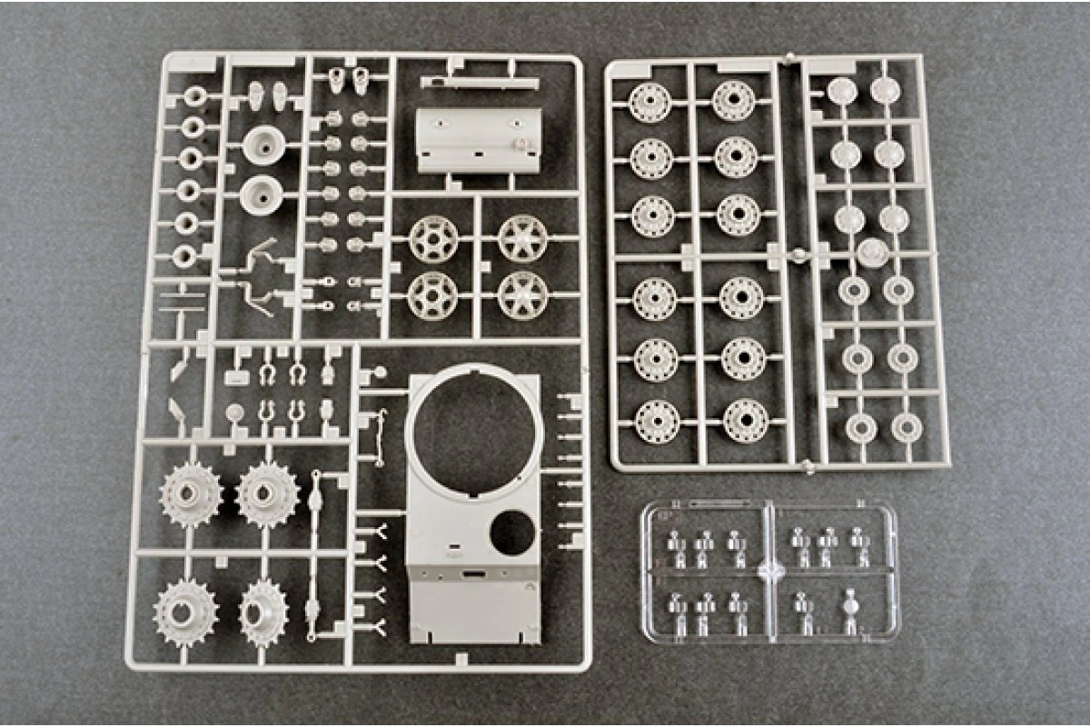 09584 | Trumpeter 1/35 Soviet SMK Heavy Tank Scaled Plastic Model Kit 9 09584 | Trumpeter 1/35 Soviet SMK Heavy Tank Scaled Plastic Model Kit - Image 7