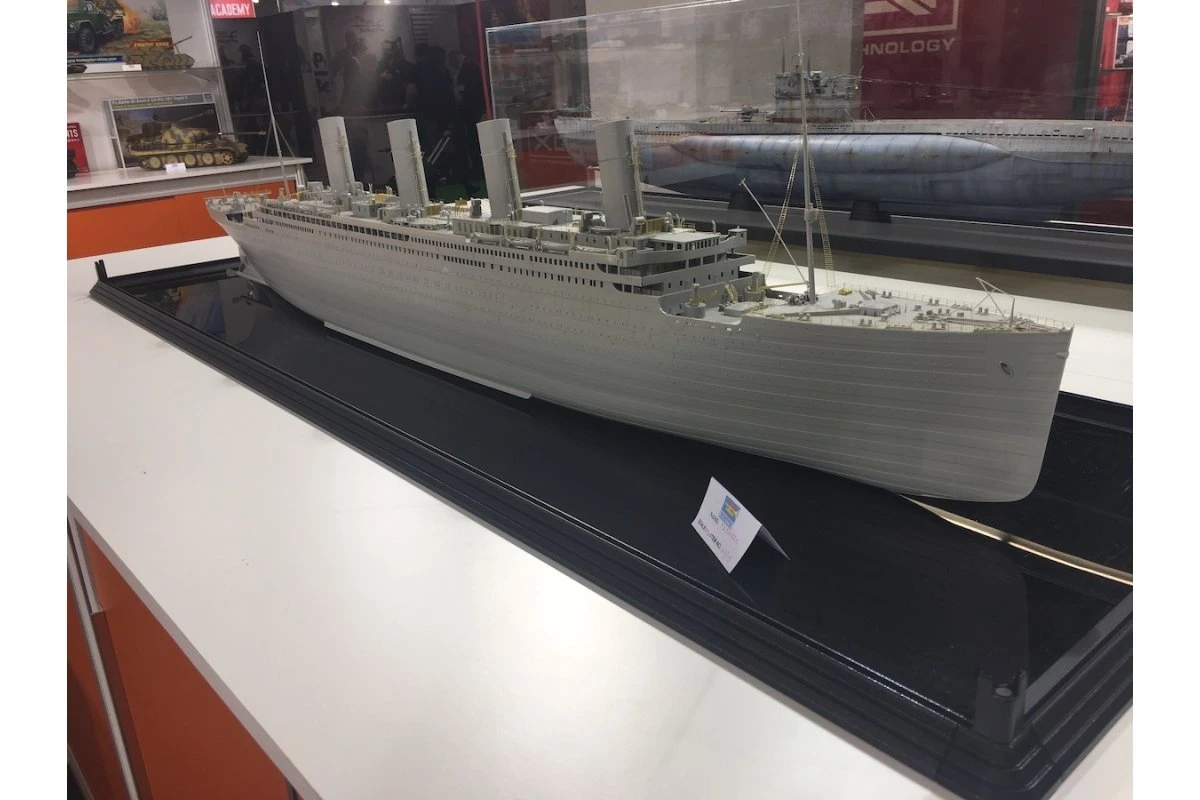 03719 | Trumpeter 1/200 Titanic Ship Plastic Model Kit W/ LED Lighting Set 4 03719 | Trumpeter 1/200 Titanic Ship Plastic Model Kit W/ LED Lighting Set - Image 2