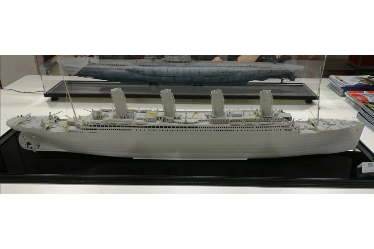 03719 | Trumpeter 1/200 Titanic Ship Plastic Model Kit W/ LED Lighting Set 5 03719 | Trumpeter 1/200 Titanic Ship Plastic Model Kit W/ LED Lighting Set - Image 3